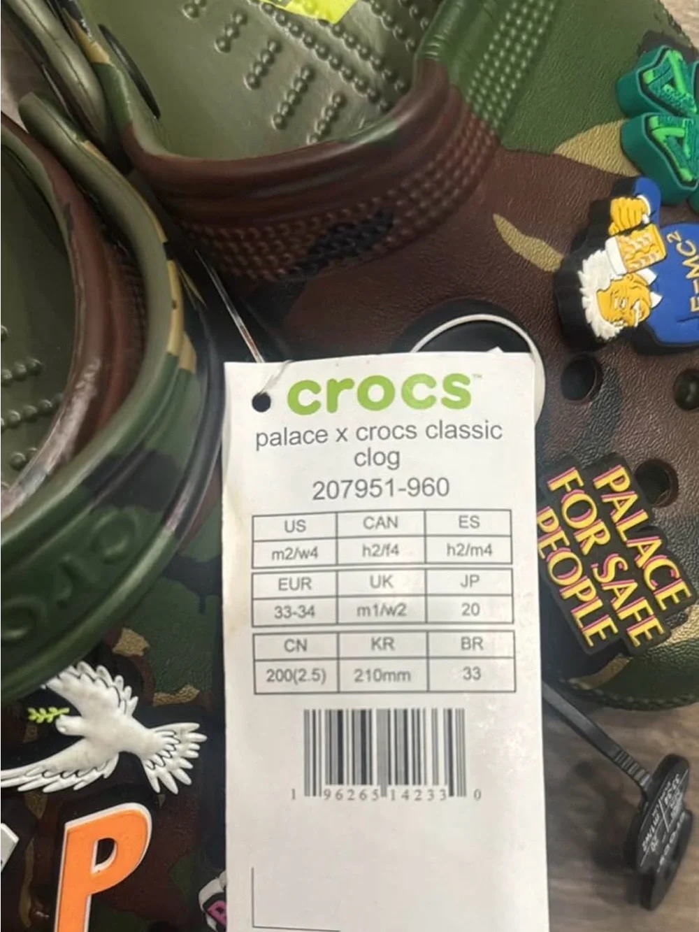 PALACE Kids' Camo Slip-On Clogs with Charms - Green/Brown